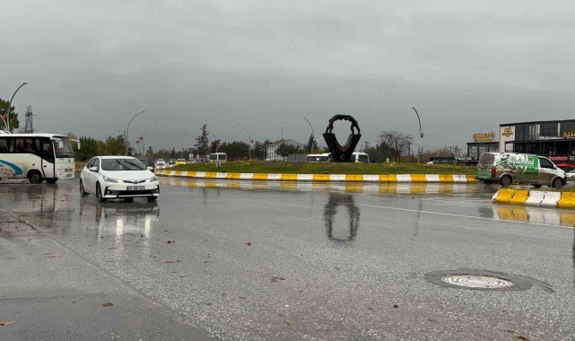 Edirne'de sağanak yağış etkili oluyor