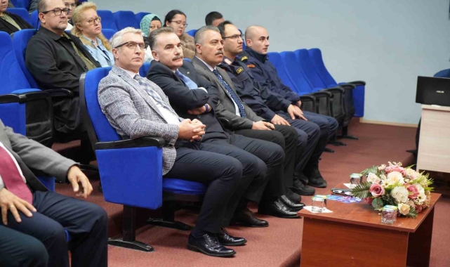 Edremit'te "En İyi Narkotik Polis Anne" semineri verildi
