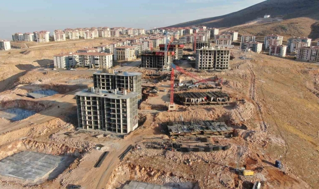 Elazığ'da 608 konutun yapımı hızla devam ediyor