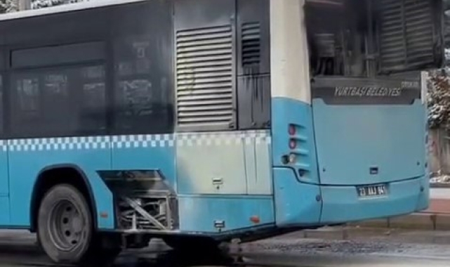 Elazığ'da belediye otobüsü alev aldı, o anlar kamerada