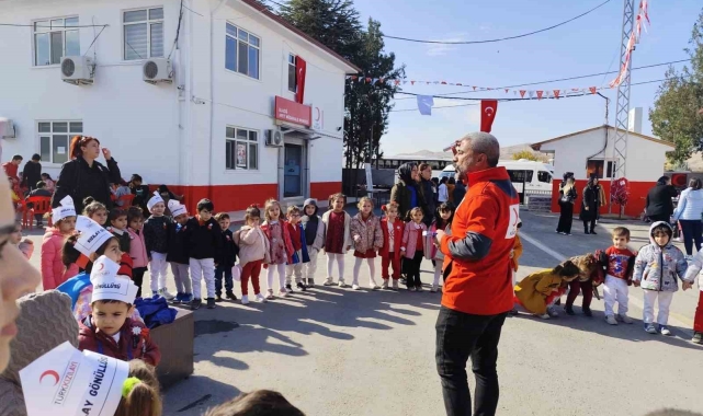 Elazığ'da miniklerden Kızılay'a ziyaret