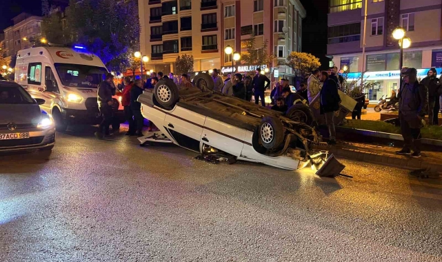 Elektrik direğine çarpan otomobil takla attı: 1 yaralı