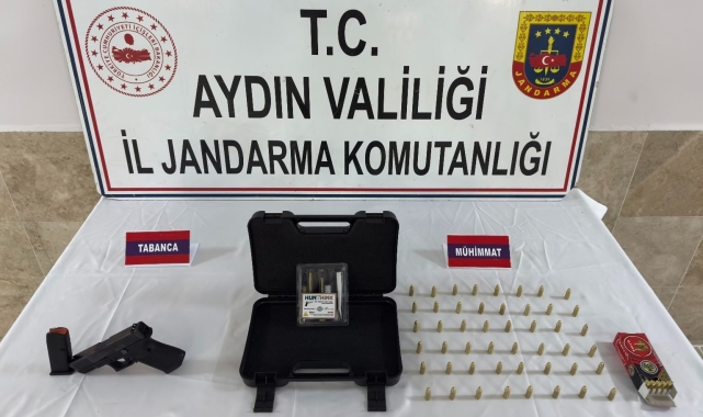 Elindeki ruhsatsız silahı satmaya çalışırken yakalandı