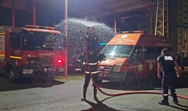 Emekli olan itfaiye erine sulu kutlama