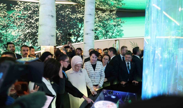 Emine Erdoğan, COP29'da Cumhurbaşkanlığı İletişim Başkanlığının "Sıfır Atık" pavilyonunu ziyaret etti