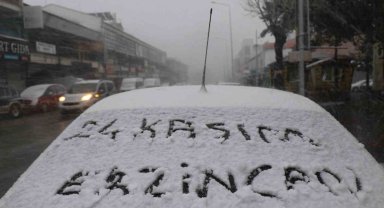 Erzincan kent merkezine mevsimin ilk karı düştü, tipi hayatı felç etti
