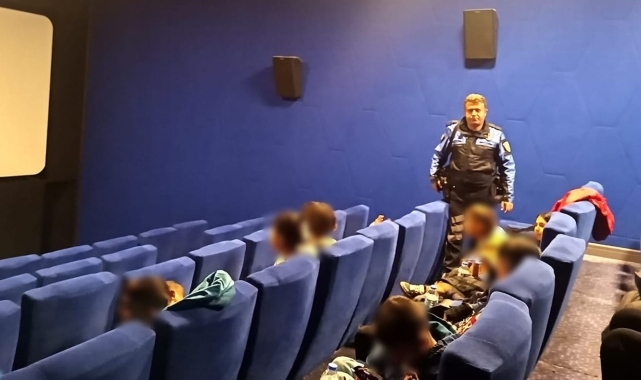 Erzincan polisi sevgi evlerinde kalan çocukları sevindirdi