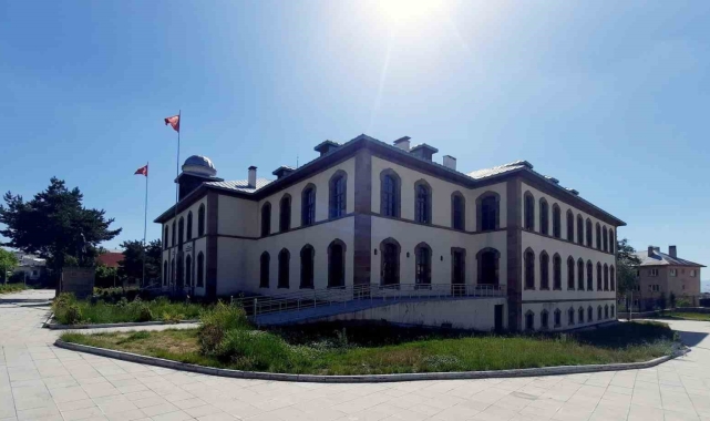 Erzurum Kongre Binası buram buram tarih kokuyor