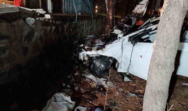 Erzurum'da otomobil bahçeye uçtu: 3 ölü