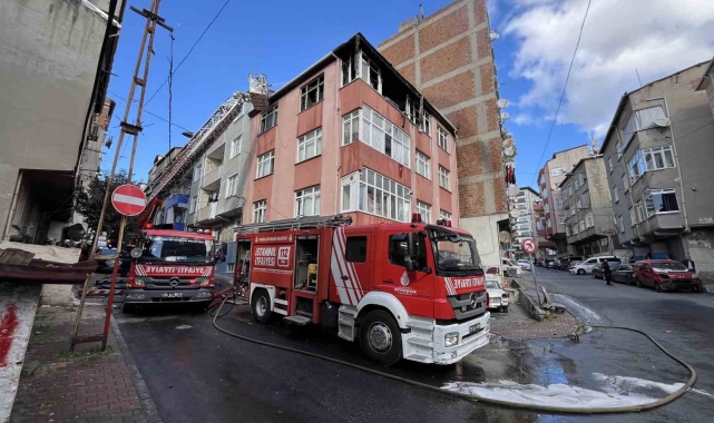 Esenler'de 4 katlı apartmanda korkutan yangın