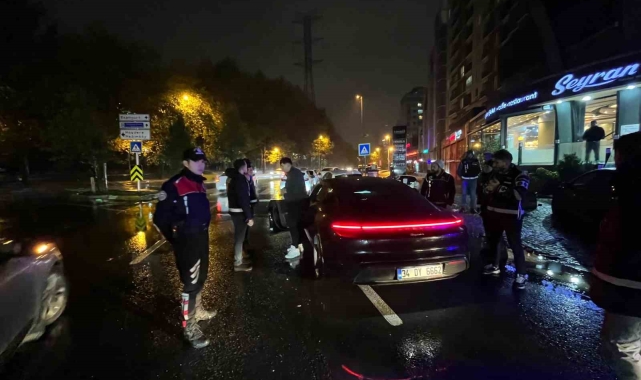 Esenyurt'ta polis ekiplerince genel asayiş uygulaması yapıldı