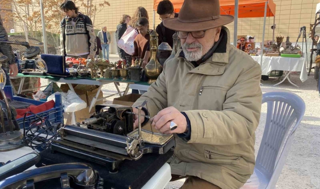Eskişehir antika pazarında 1850 yapımı Alman daktilosu