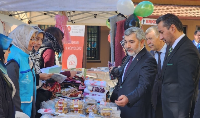 Eskişehir'de Gazze'ye destek için hayır çarşısı açıldı