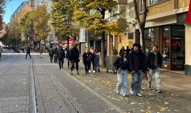 Eskişehirliler bugün sıcak havanın keyfini çıkarttı