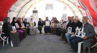 Evlat nöbetindeki ailelerden Devlet Bahçeli'ye destek