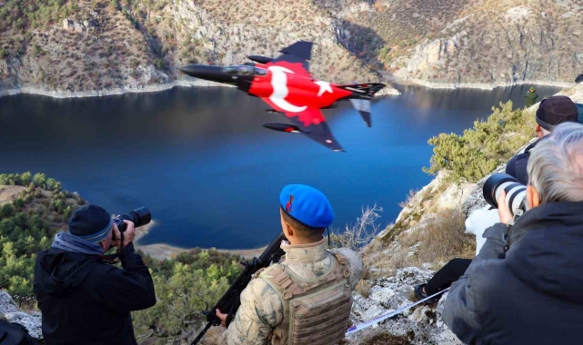 F-4E Phantom uçakları Sakarya Nehri'nin üzerinden uçtu