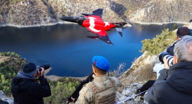 F-4E Phantom uçakları Sakarya Nehri'nin üzerinden uçtu