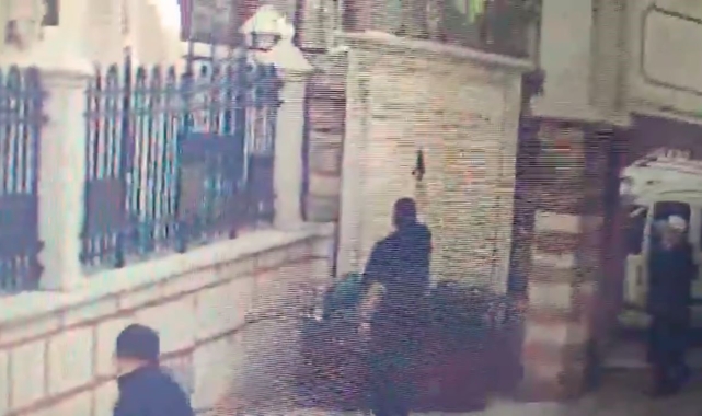 Fatih'te cami avlusunda havaya ateş açan şüpheli tutuklandı