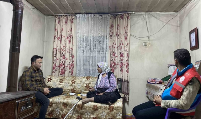 Feke'de yaşlılar "Akşam Çayı" projesi kapsamında ziyaret ediliyor