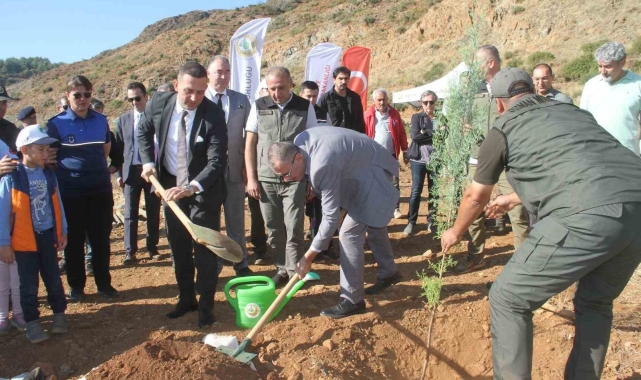 Fethiye'de geleceğe nefes için 5 bin fidan toprakla buluştu