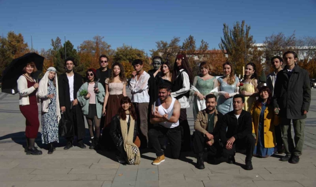Film karakterleri üniversite öğrencileri ile vücut buldu