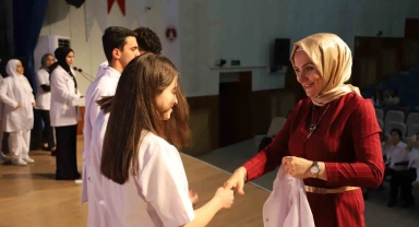 FÜ'de beyaz önlük giyme töreni düzenlendi