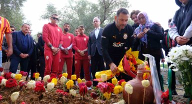 Galatasaray yönetimi ve futbolcular, Yiğit Kurt'un mezarını ziyaret etti
