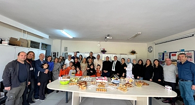 Gazi Mustafa Kemal İlkokulu'nda sürpriz kutlama