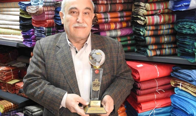 Gaziantepli kutnu kumaşı ustası "Yaşayan İnsan Hazineleri Ödülü" almanın gururunu yaşıyor