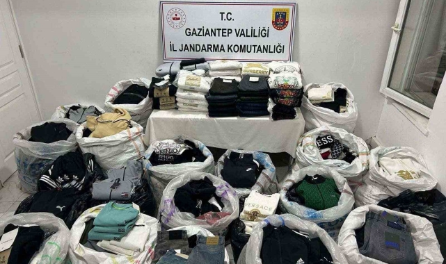 Gaziantep'te 1 milyon 865 bin TL değerinde kaçak kıyafet ele geçirildi