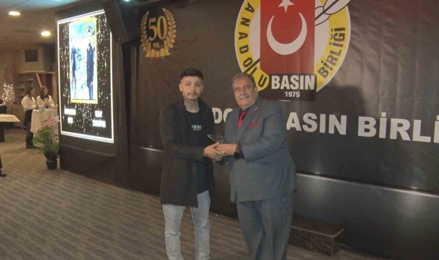 Gaziantep'te trafik kazasında hayatını kaybeden İHA muhabiri Umut Yakup Tanrıöver'e ödül