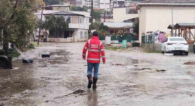 Gemlik'te sağanak taşkınına başkan müdahalesi