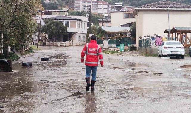 Gemlik'te sağanak taşkınına başkan müdahalesi