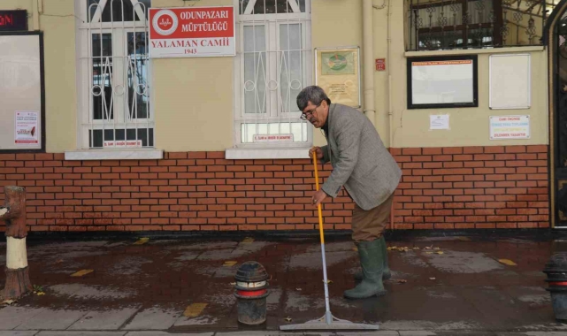Gerçek zenginliği camide buldu
