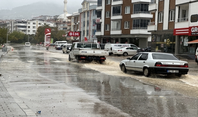 Gerze'de sağanak etkili oldu