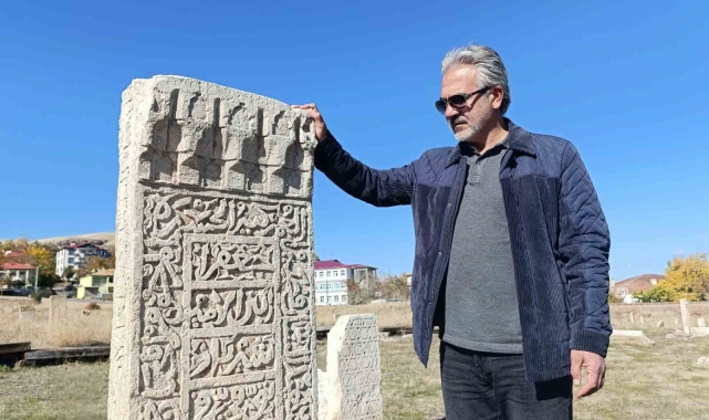 Gevaş Selçuklu Mezarlığı'nda 45 yeni mezar gün yüzüne çıkarıldı
