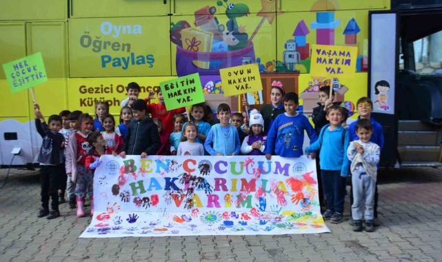 Gezici Oyuncak Kütüphanesi çocuklarla buluştu