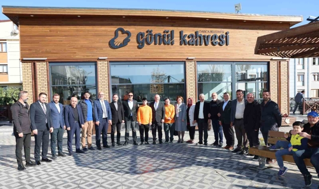 Gönül Kahvesi'nin "özel" garsonları