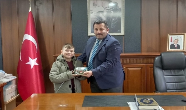 Gümüşhacıköy'de bir öğrenci kumbarasındaki parasını Gazze için bağışladı