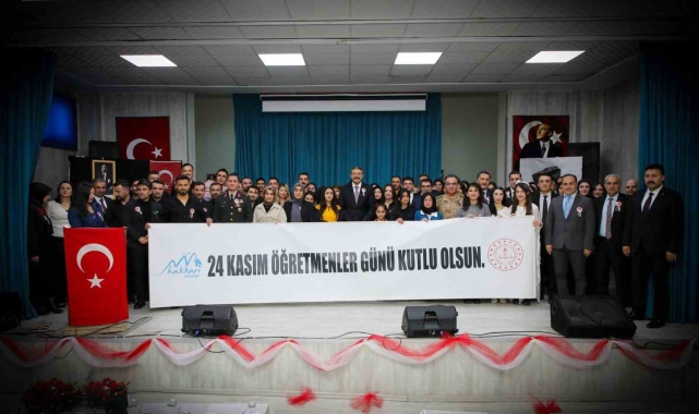 Hakkari'de 24 Kasım Öğretmenler Günü kutlandı