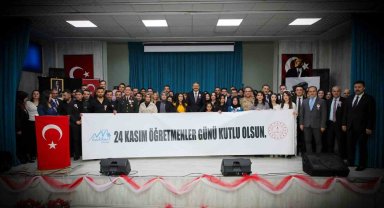 Hakkari'de 24 Kasım Öğretmenler Günü kutlandı