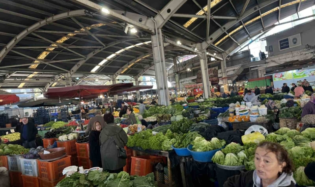 Halk pazarında fiyatlar yükseldi