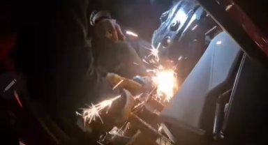 Hastaneye ağır yaralı olarak kaldırılan kazazede taburcu olunca itfaiyeye teşekkür etti