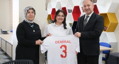 Hayranı olduğu Merih'in formasını 'Yurtlig'den kazandı