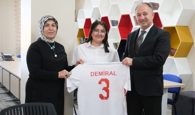 Hayranı olduğu Merih'in formasını 'Yurtlig'den kazandı