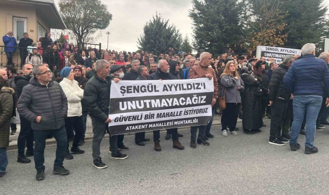 Hemşire Şengül Ayyıldız'ın sevenleri sağlık ocağı önünde basın açıklaması yaptı