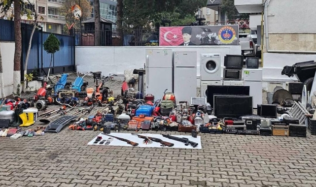 Hırsızların depolarından çıkanlar jandarmanın bahçesini doldurdu