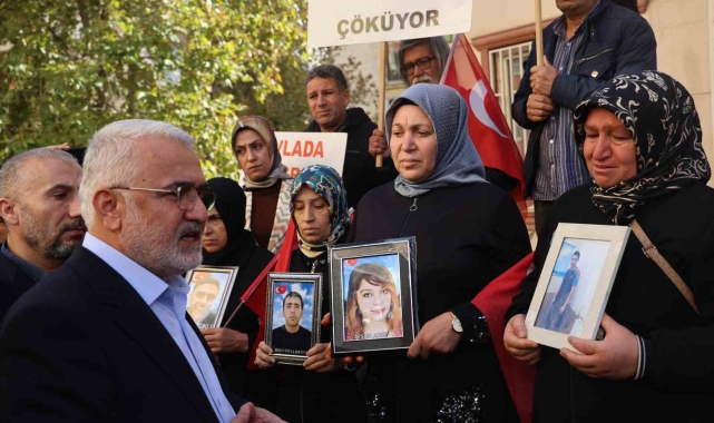 HÜDA PAR Genel Başkanı Yapıcıoğlu, evlat nöbetindeki ailelerle görüştü