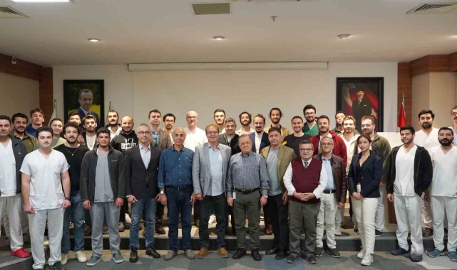 İEÜ Medical Point'te ortopedi zirvesi