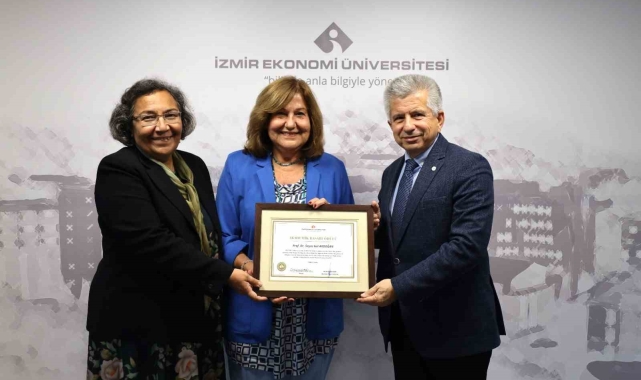 İEÜ'lü profesöre 'uluslararası' gurur